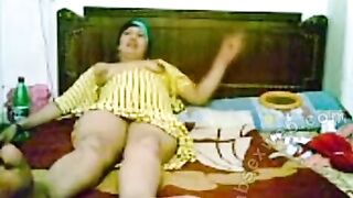 مصريه خبرة تنام مع عيل من سن ولادها