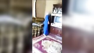 شرموطة تتناك من زبون يصورها ويفضحها