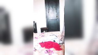 محجبة تستعرض بزازها وطيزها وتخلع الكلوت - سكس تانجو