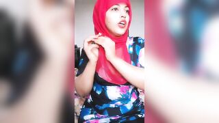 محجبة تستعرض بزازها وطيزها وتخلع الكلوت - سكس تانجو