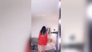 سكس مودل اش بقميص نوم احمر