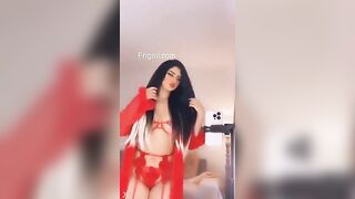 سكس مودل اش بقميص نوم احمر