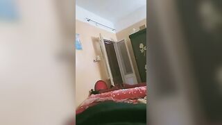 مراهق مصري واخد زميلته فى المدرسة الشقة ويقلعها بالعافيه وينك طيزها - سكس مصري