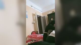 مراهق مصري واخد زميلته فى المدرسة الشقة ويقلعها بالعافيه وينك طيزها - سكس مصري