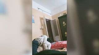 مراهق مصري واخد زميلته فى المدرسة الشقة ويقلعها بالعافيه وينك طيزها - سكس مصري