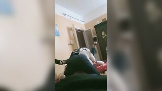 مراهق مصري واخد زميلته فى المدرسة الشقة ويقلعها بالعافيه وينك طيزها - سكس مصري