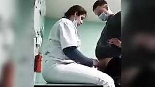 سكس عربي شاب هايج ينيك الممرضة في العيادة احلى نياكة