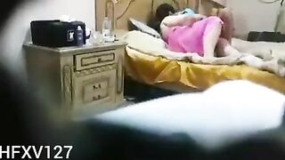 شرموطة مصرية تتناك من عشيقها في شقتها على سريرها فيلم سكس حصري