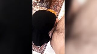 بنت فاجرة تدخل على اخوها وتمص زبرة وتمتعه سكس عربي