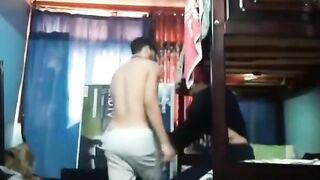 شاب خدها الشقة ويتحرش بها حتى ينيكها ولكنها رافضة - سكس مصري