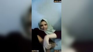 شاب هايجان نازل تقفيش في جسم صاحبته المحجبة - سكس مصري