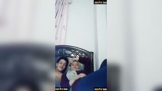 شاب هايجان نازل تقفيش في جسم صاحبته المحجبة - سكس مصري