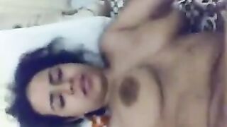 شرموطة مصرية ببزاز كبيرة وملبن بتتناك على السرير ومفشوخ كسها نيك - سكس مصري قديم